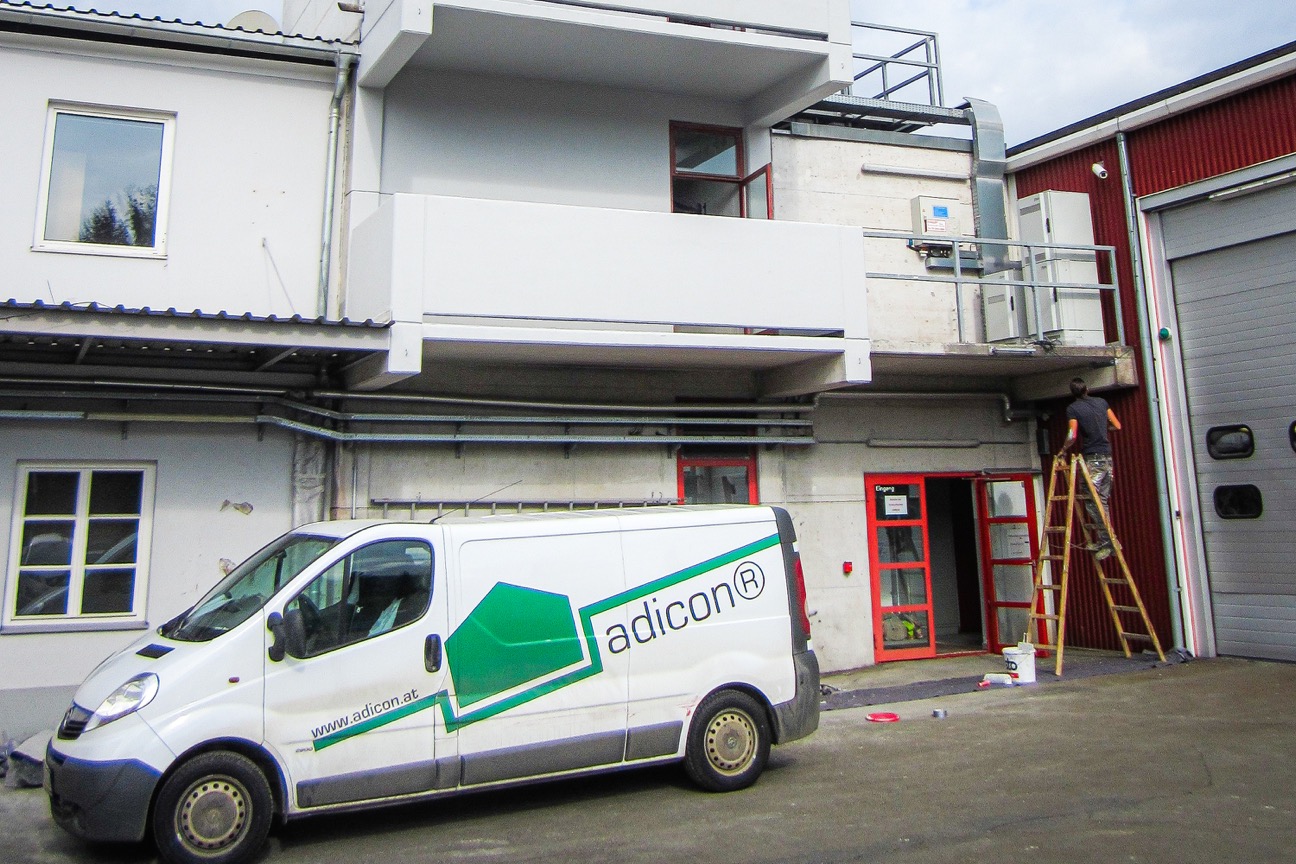 Nach Abschluss der Arbeiten erstrahlen die Balkone wieder in neuem Glanz bereit für die monatlichen Übungen der Feuerwehr.